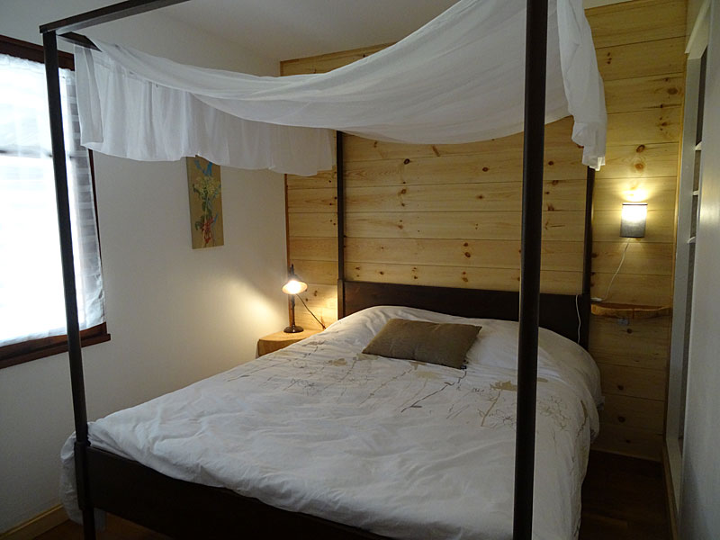 Cottage - Canopy bedroom 1